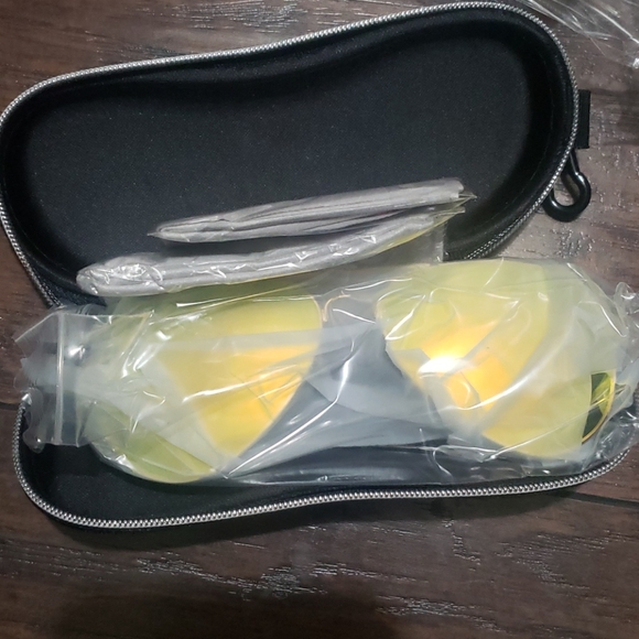 Nieepa Design Eyewear - Picture 5 of 8